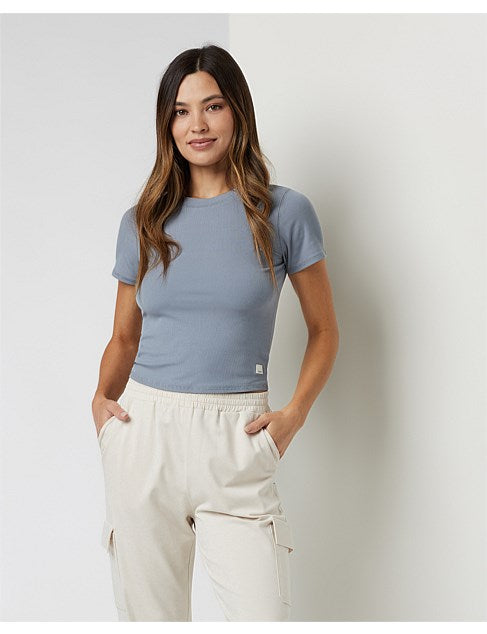 Vuori Women's Short Sleeve Pose Fitted Tee