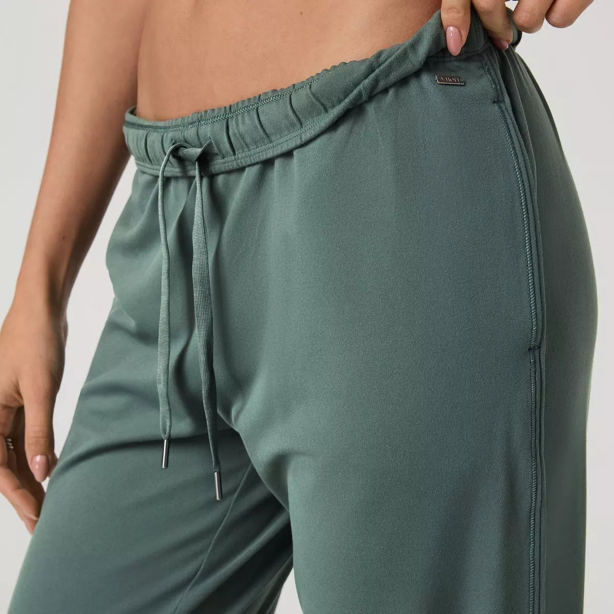 Vuori Women's Halo Modern Sweatpant